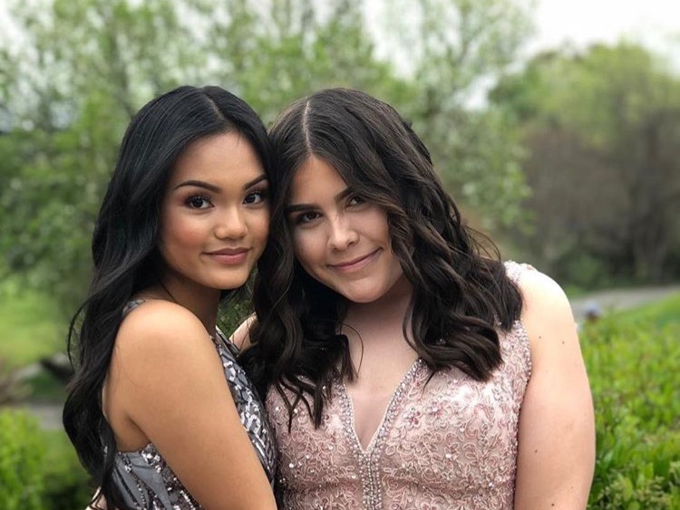 Juniors Kioana Prout and  Alyanna Salva posing for a picture before junior prom.