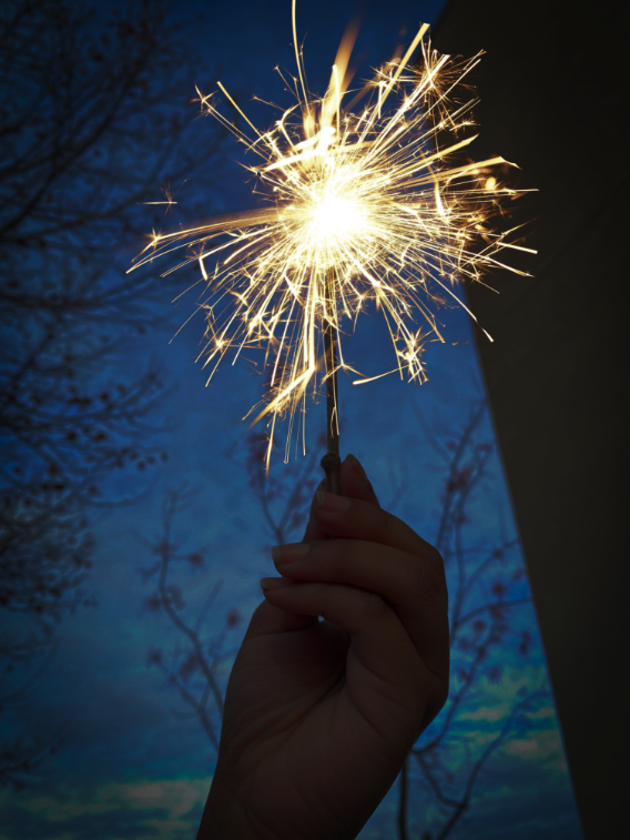 Senior+Cynthia+Hernandez+lights+a+sparkler+to+welcome+and+celebrate+the+new+year+of+2020+and+to+reminisce+on+2019.