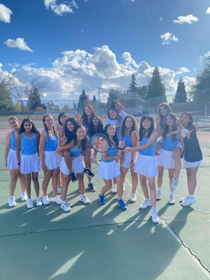 The Oakmont Girls Tennis team poses for a photo together.
