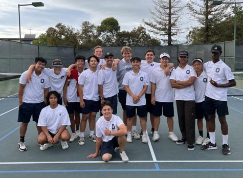 The Oakmont Varsity Boys’ Tennis team poses for a picture.
