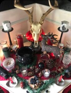 An example of a Yule altar. PC: @DeannaBalog
