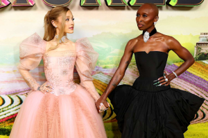 Ariana Grande and Cynthia Erivo on the “Wicked” yellow carpet. PC: People Magazine