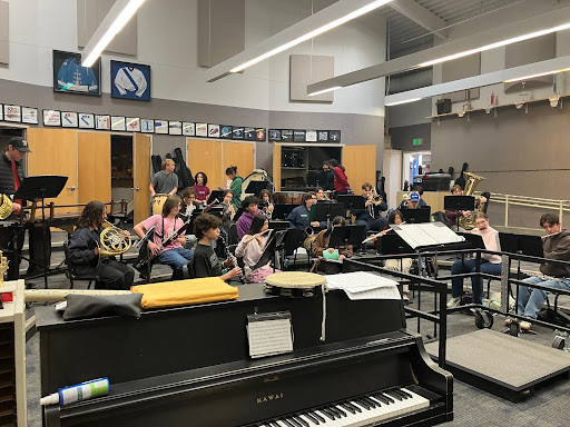 The Oakmont Wind Ensemble warming up on a Wednesday afternoon.