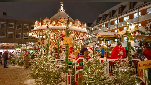 Winter markets in a town square in Germany on St. Nicolas Day. PC: Europia.Tips
